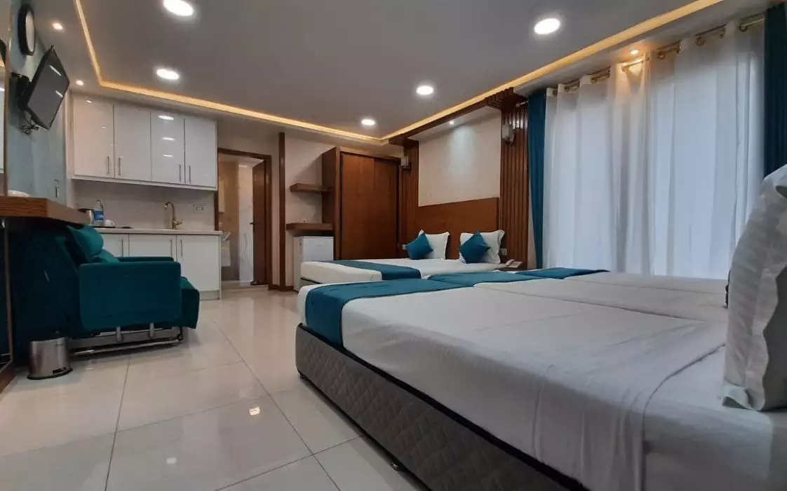 Alibaba https://cdn.alibaba.ir/ostorage/hotel-accommodation-images/6857aed0ac13a7ed0d84df20_پنج نفره رویال صوفی.webp